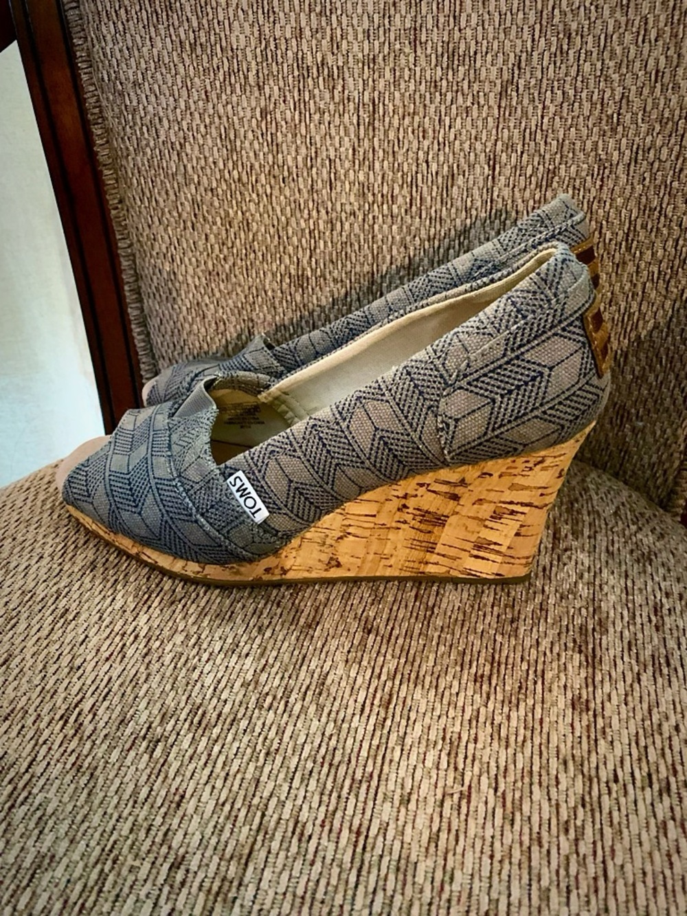 TOMS Women's Gray Geometric Canvas Cork Wedge Espadrilles